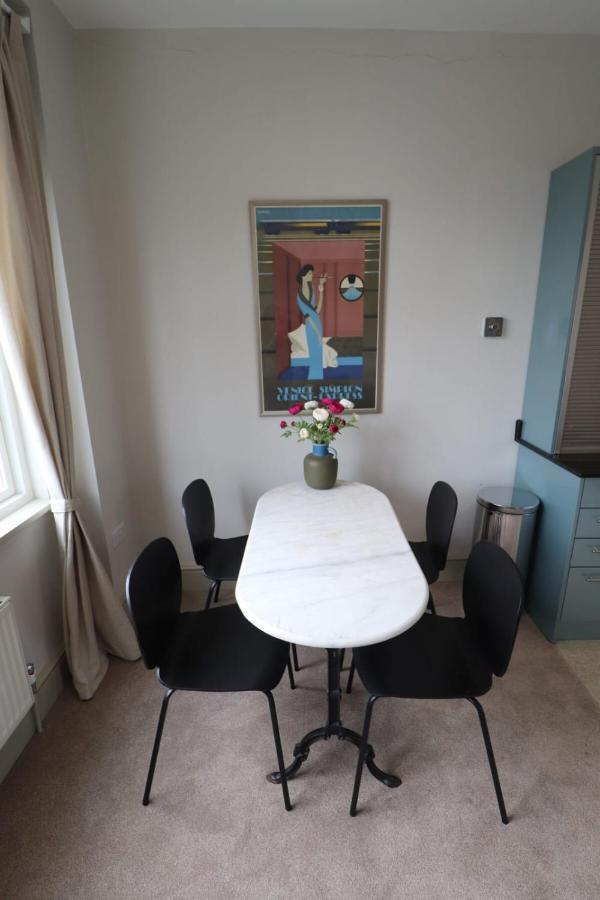Stylish Light-Filled 1 Bedroom Flat In Hammersmith Лондон Екстериор снимка