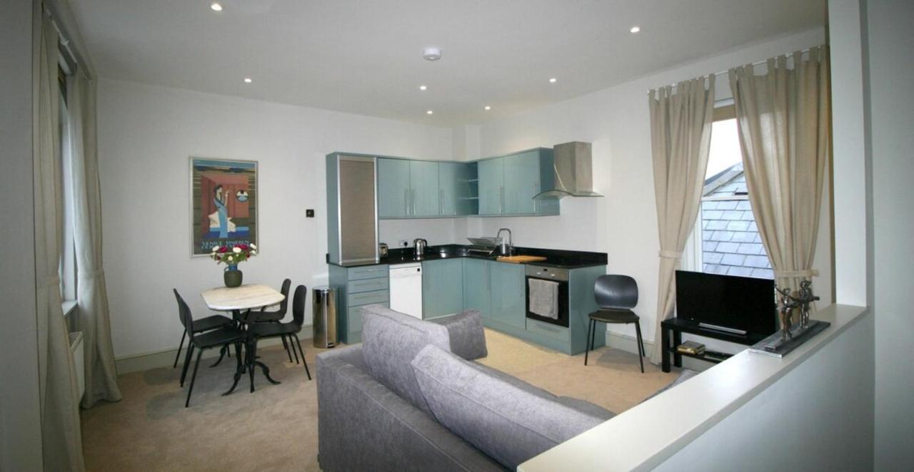 Stylish Light-Filled 1 Bedroom Flat In Hammersmith Лондон Екстериор снимка